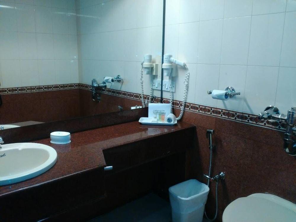 The Avenue Center Hotel Kochi Exterior foto