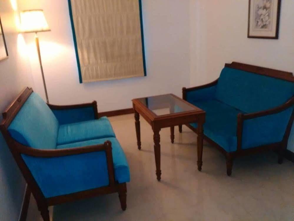 The Avenue Center Hotel Kochi Exterior foto