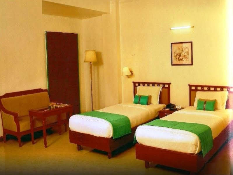 The Avenue Center Hotel Kochi Exterior foto